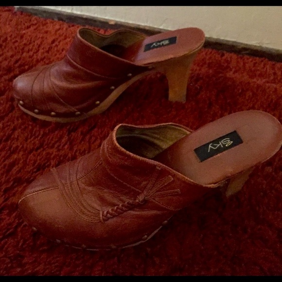 🍁Eclectic Designer SKY Brand Brown high heel clogs 7M - Picture 2 of 6